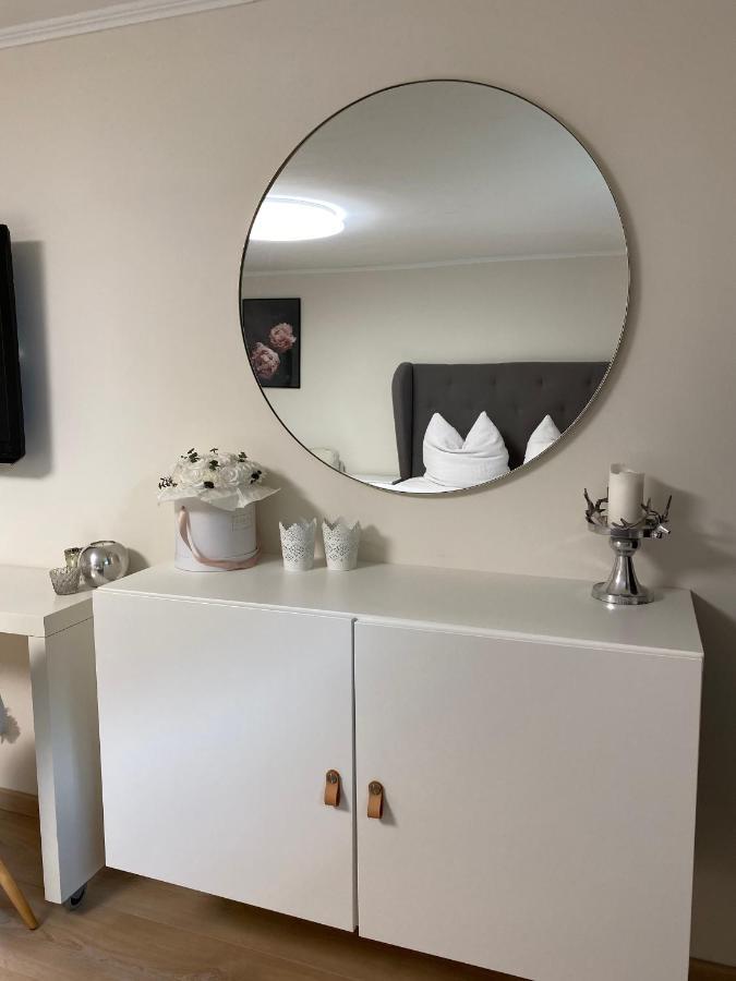 Stylische Wohnung In Ruhiger Lage, Sehr Messenah Laatzen Exterior foto